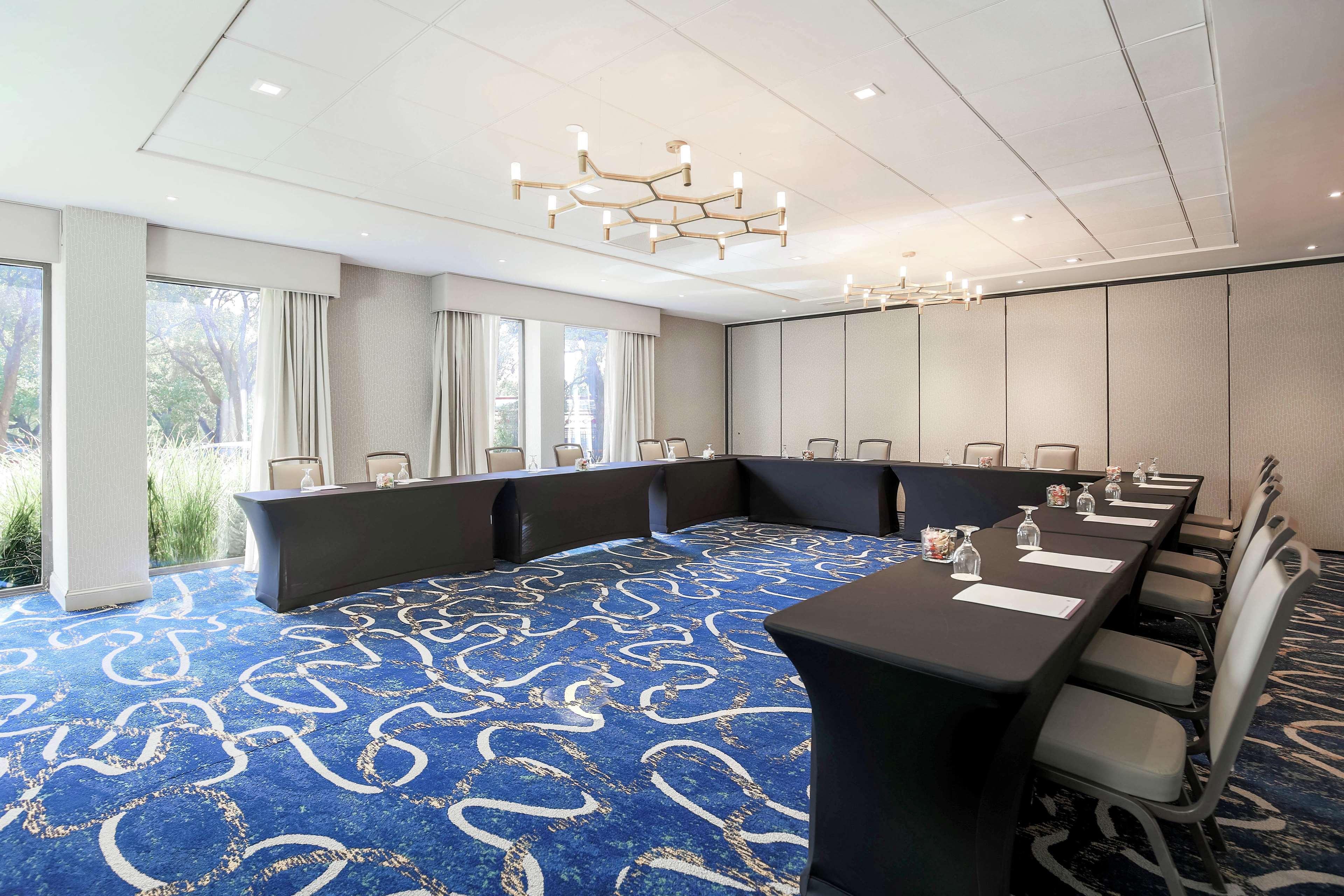 Doubletree By Hilton Austin-University Area Bagian luar foto