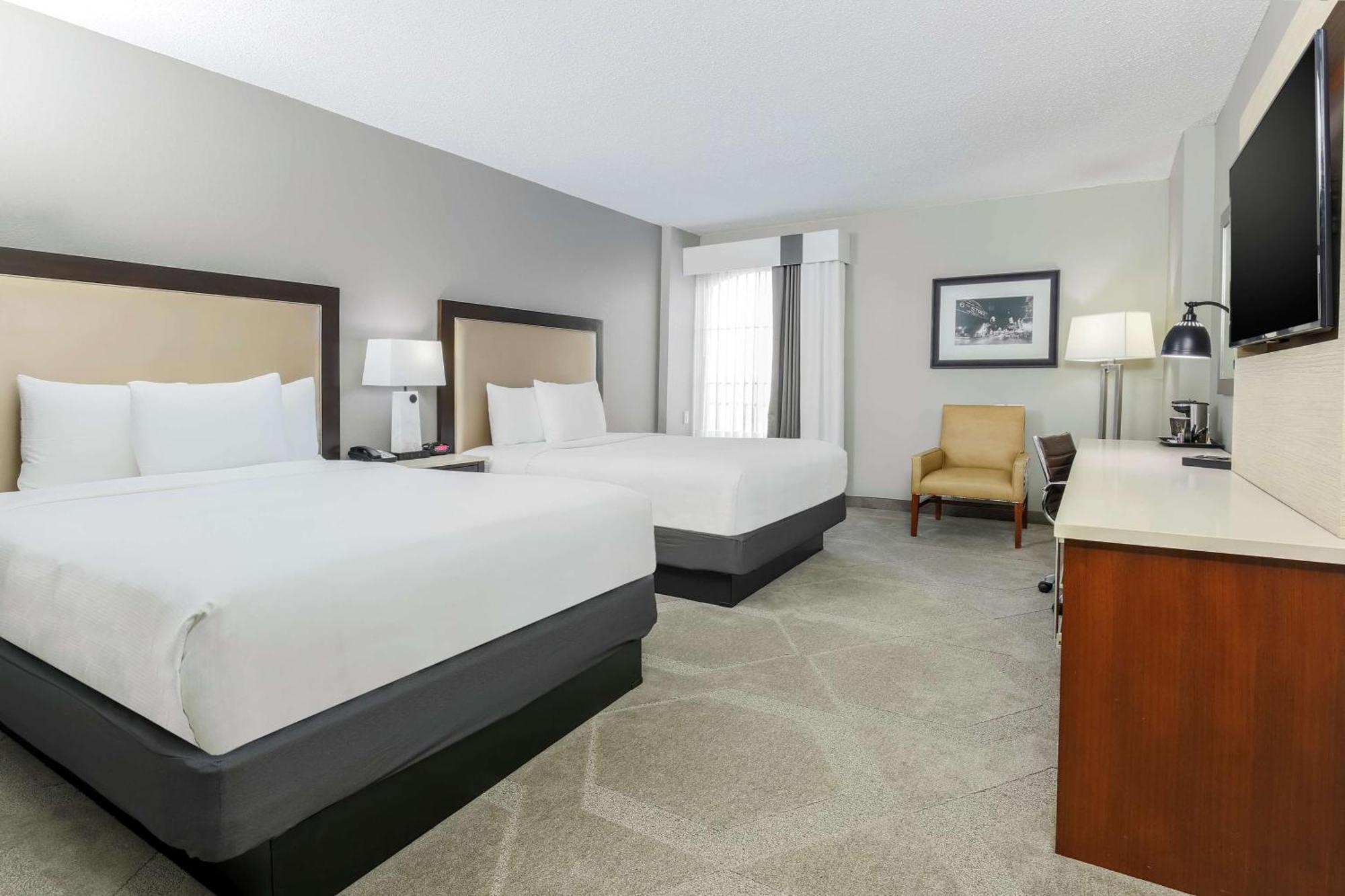 Doubletree By Hilton Austin-University Area Bagian luar foto
