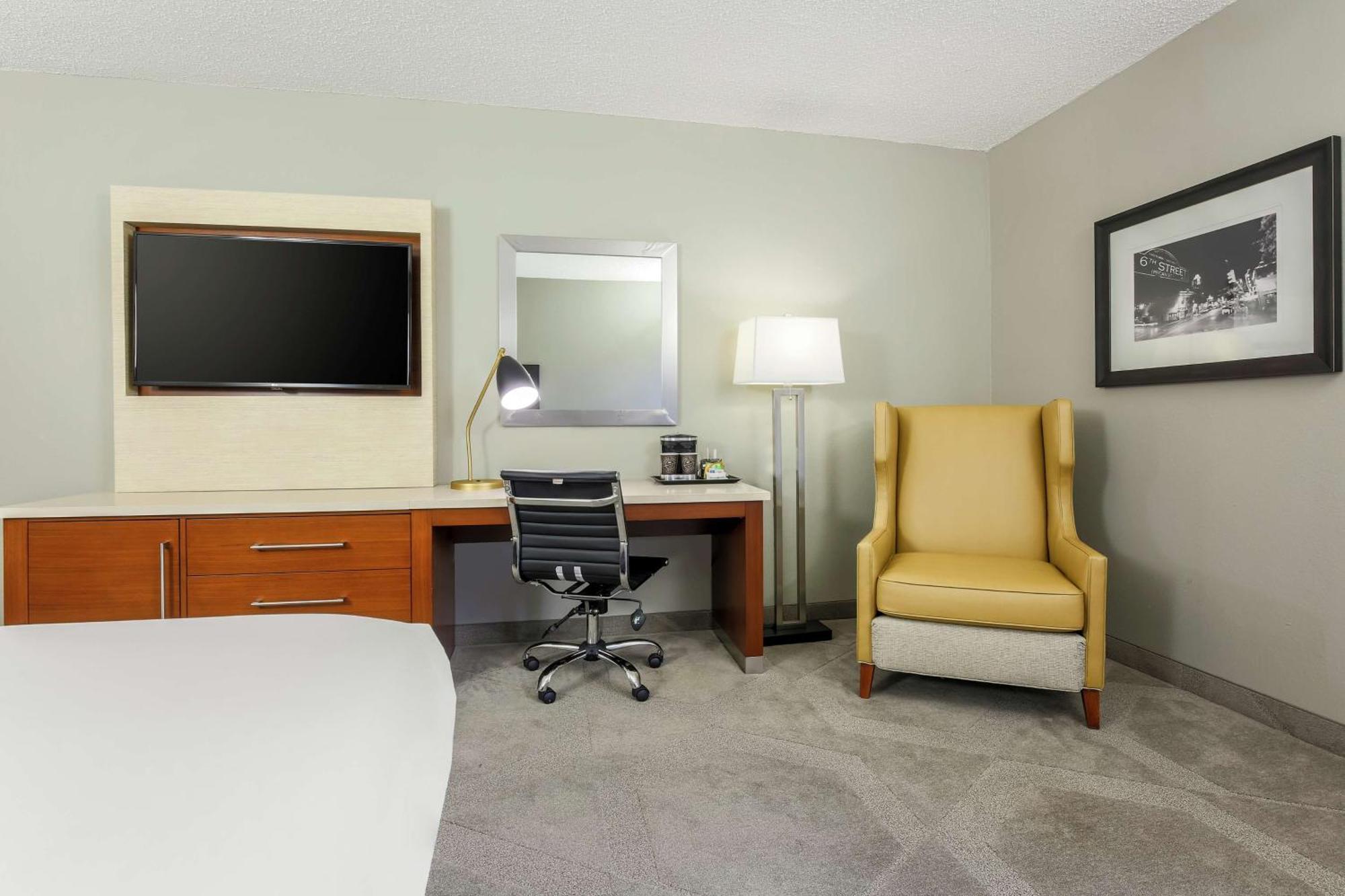 Doubletree By Hilton Austin-University Area Bagian luar foto