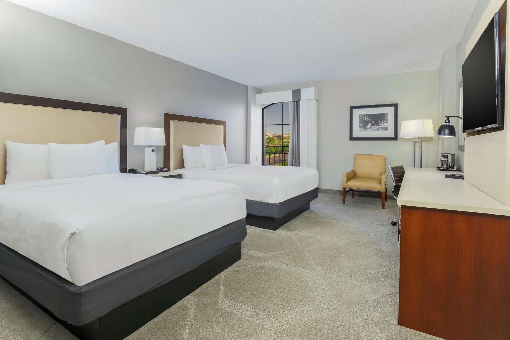 Doubletree By Hilton Austin-University Area Bagian luar foto