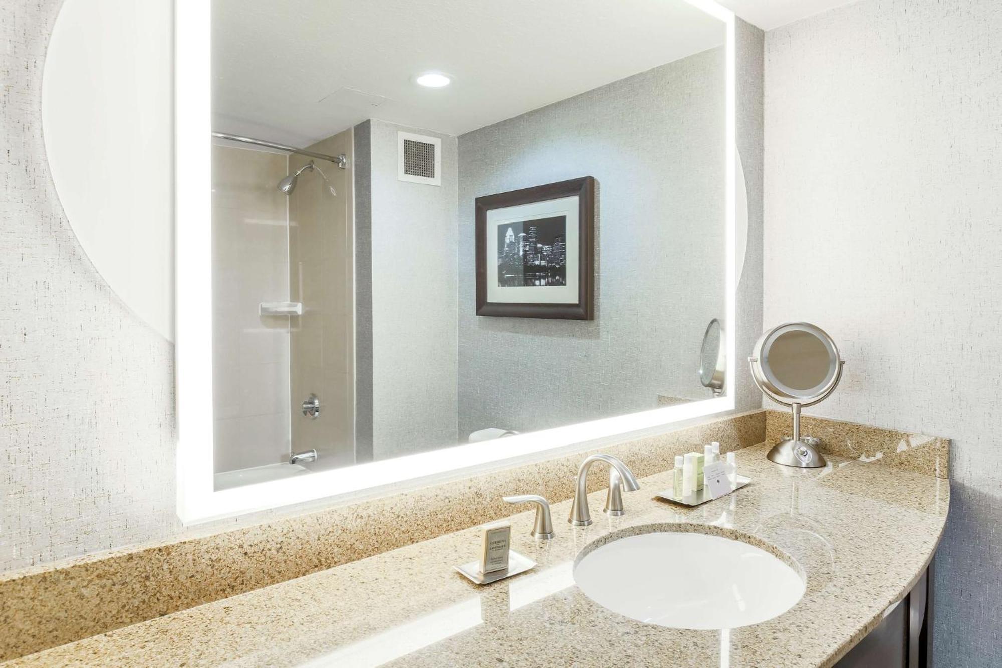 Doubletree By Hilton Austin-University Area Bagian luar foto